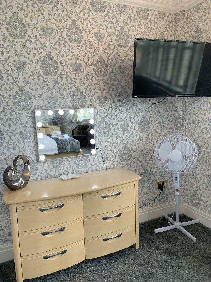 New Boston Guest Accommodation Fleetwood Buitenkant foto